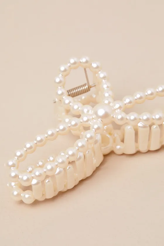 Premium Sweetness Ivory Pearl Bow Claw Hair Clip sold by Lulus product image thumbnail 4