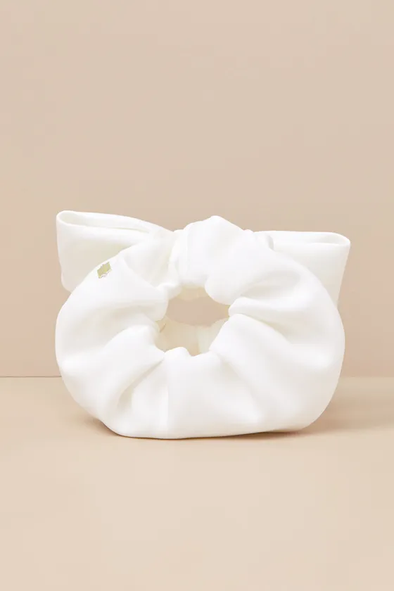 Bowie Ivory Bow Handbag sold by Lulus product image thumbnail 3