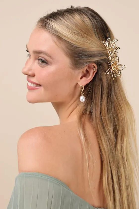 Gorgeous Simplicity Gold Flower Hair Comb sold by Lulus product image thumbnail 2