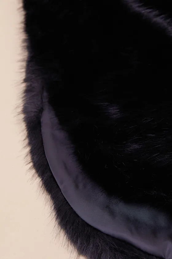 Upscale Approach Black Faux Fur Stole sold by Lulus product image thumbnail 4