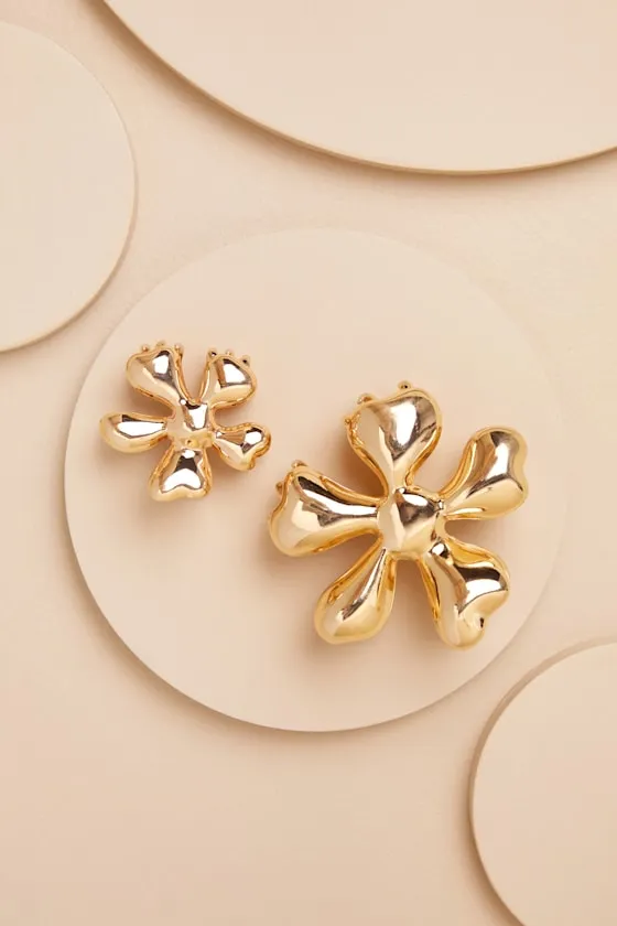 Cloete Gold Flower Claw Hair Clip Set sold by Lulus product image thumbnail 3