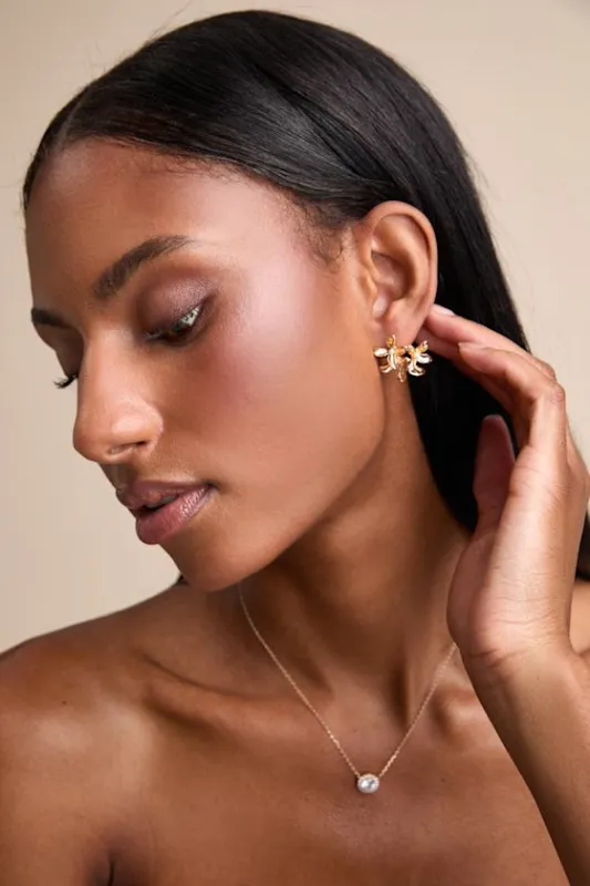 Kimmy Gold Flower Pearl Stud Earrings sold by Lulus