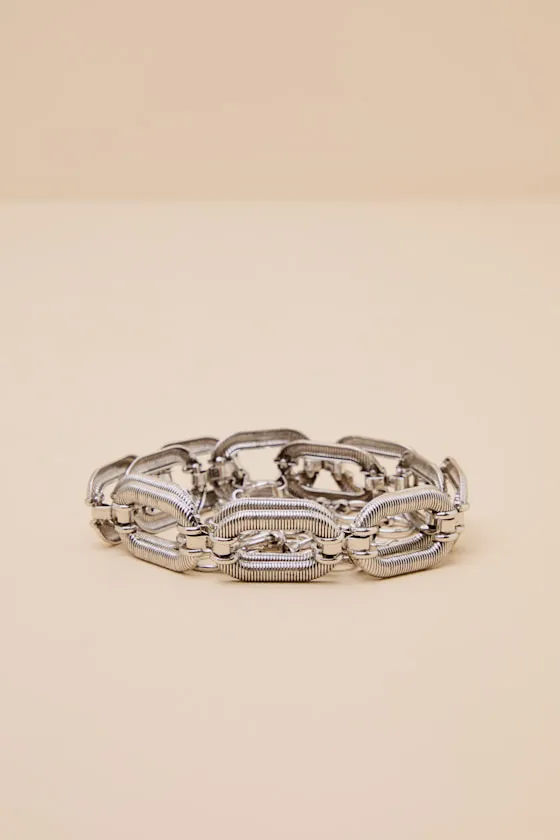 Kimaya Silver Textured Chunky Chain Belt sold by Lulus product image thumbnail 2