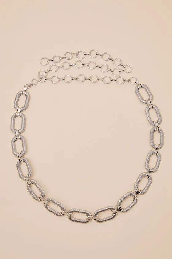Kimaya Silver Textured Chunky Chain Belt sold by Lulus product image thumbnail 4