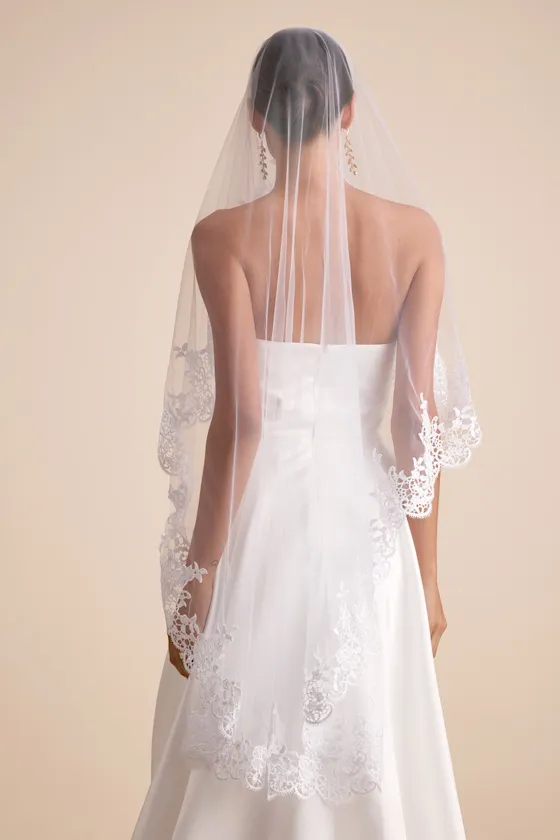 Calder White Mesh Lace Scalloped Bridal Veil sold by Lulus product image thumbnail 2