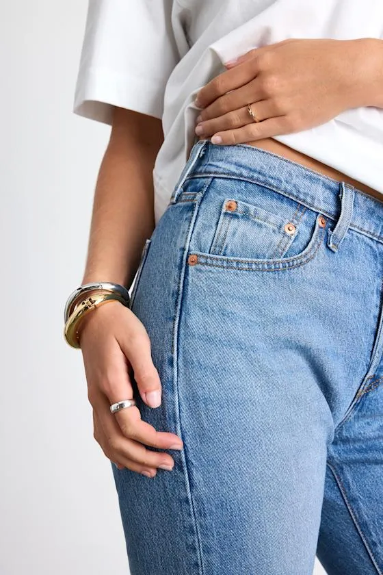 501 Curve Medium Wash Straight Leg Jeans sold by Lulus product image thumbnail 2