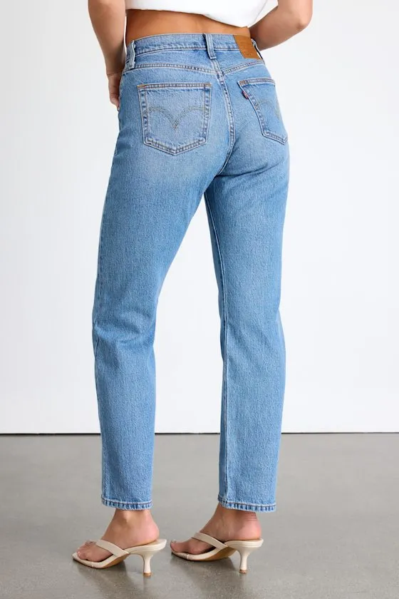 501 Curve Medium Wash Straight Leg Jeans sold by Lulus product image thumbnail 4