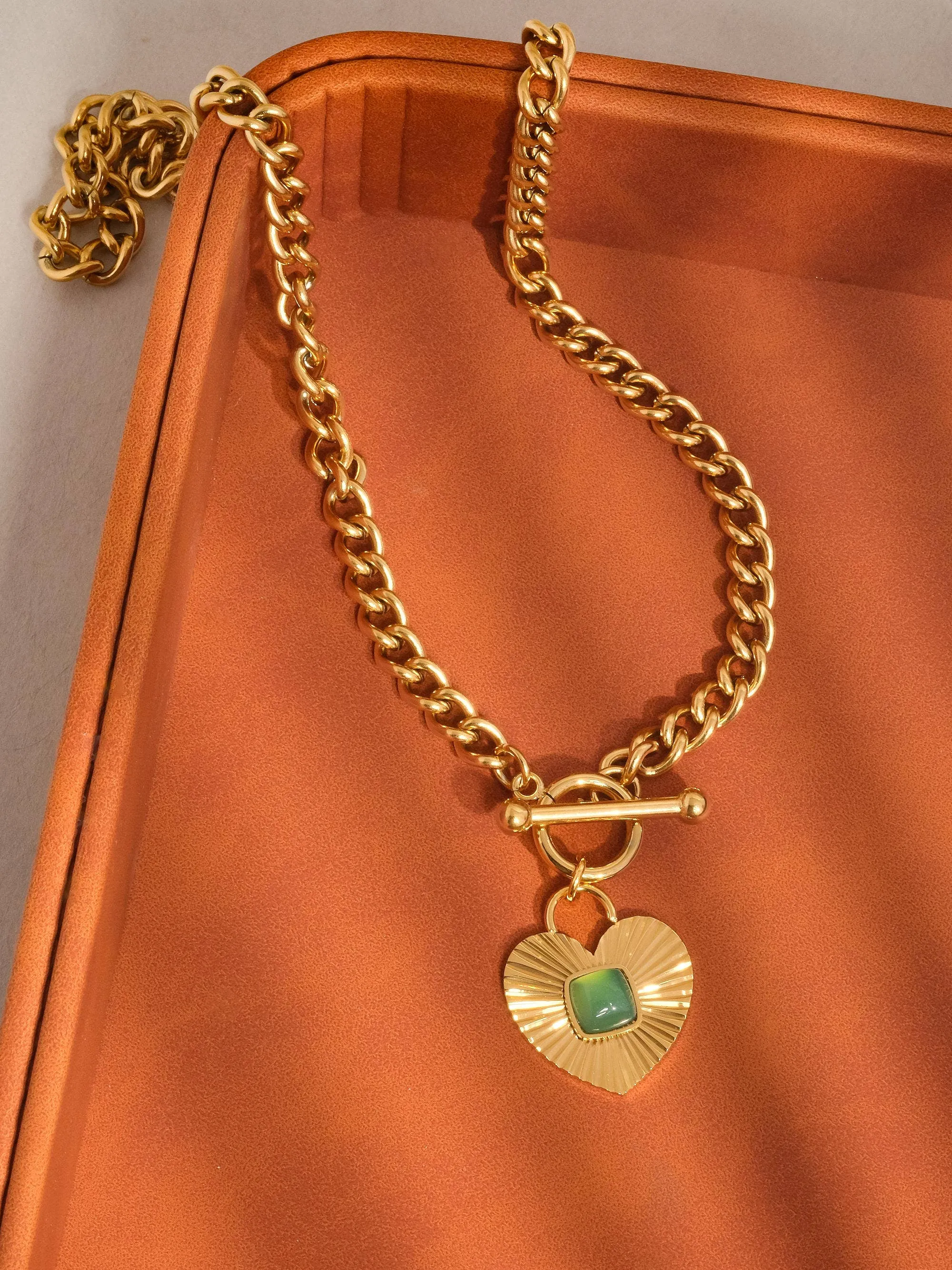 Après Green Heart Chain Necklace sold by Ascot + Hart product image thumbnail 4