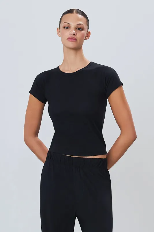 Eterne - Fitted Crewneck Short Sleeve T-Shirt - Black sold by Jessie Boutique