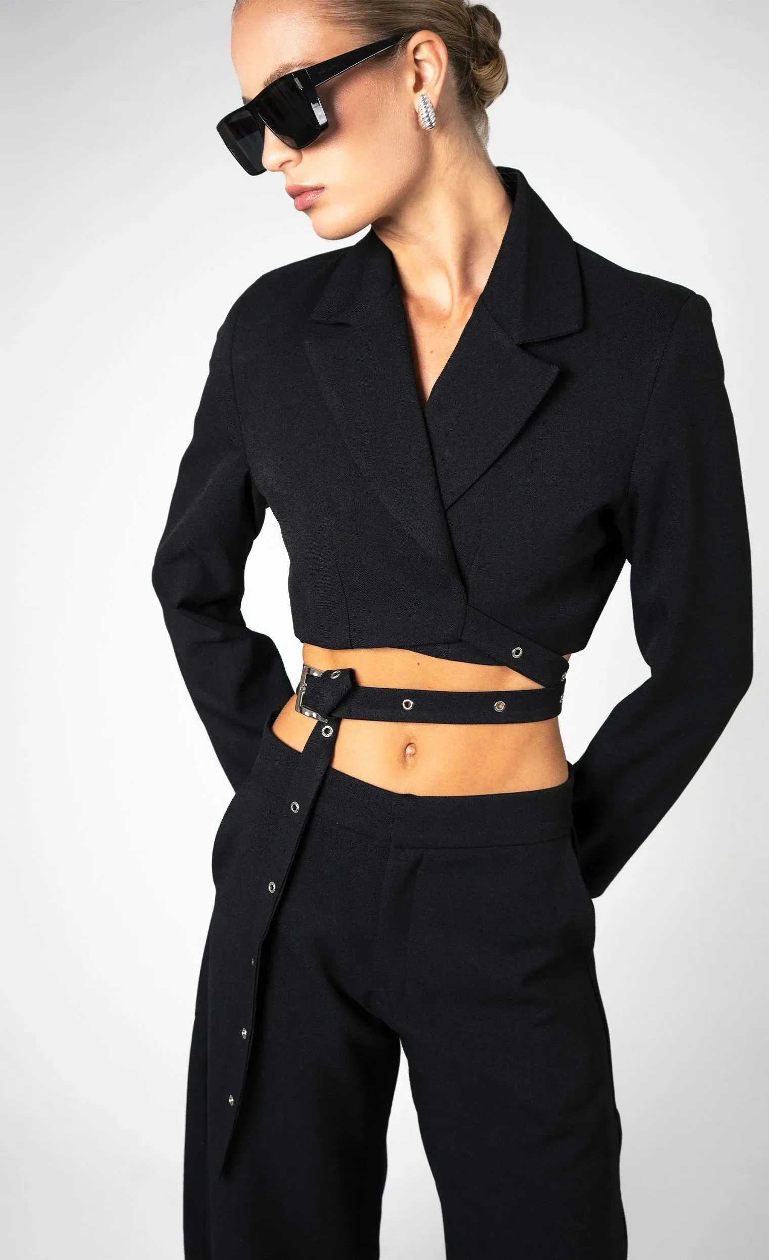 Nonchalant - Della Cropped Blazer - Black sold by Jessie Boutique