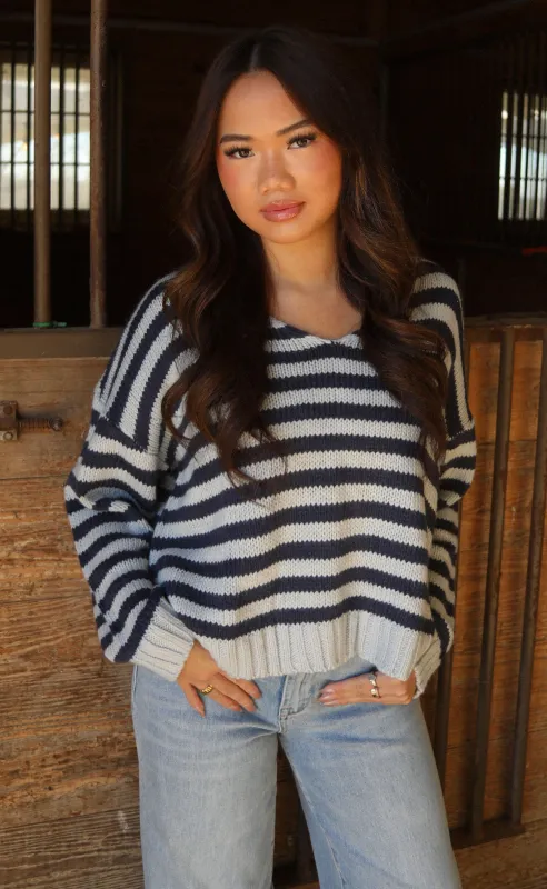 exposing secrets sweater made by Le Lis