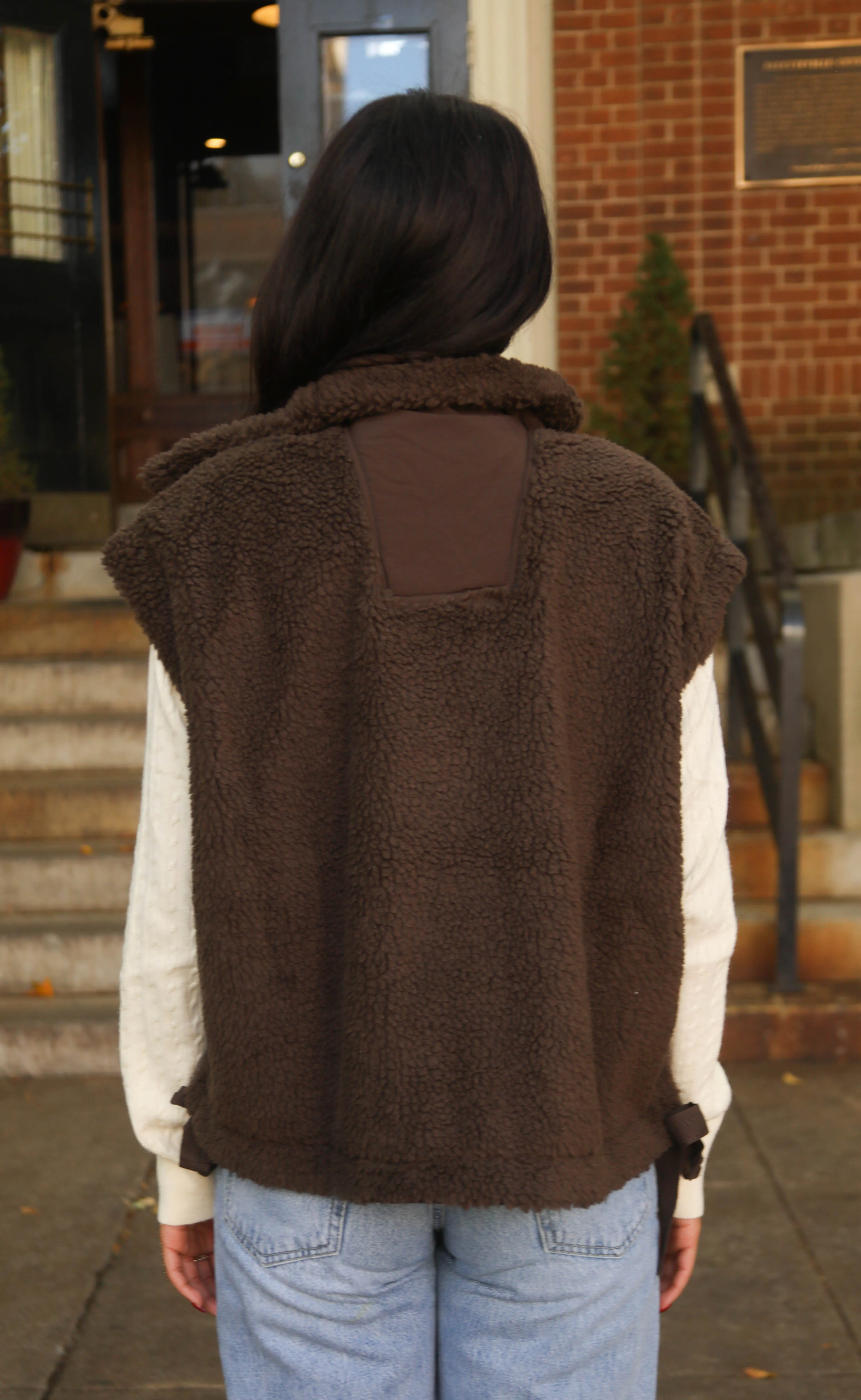layer it on sherpa vest - chocolate sold by RIFFRAFF product image thumbnail 4