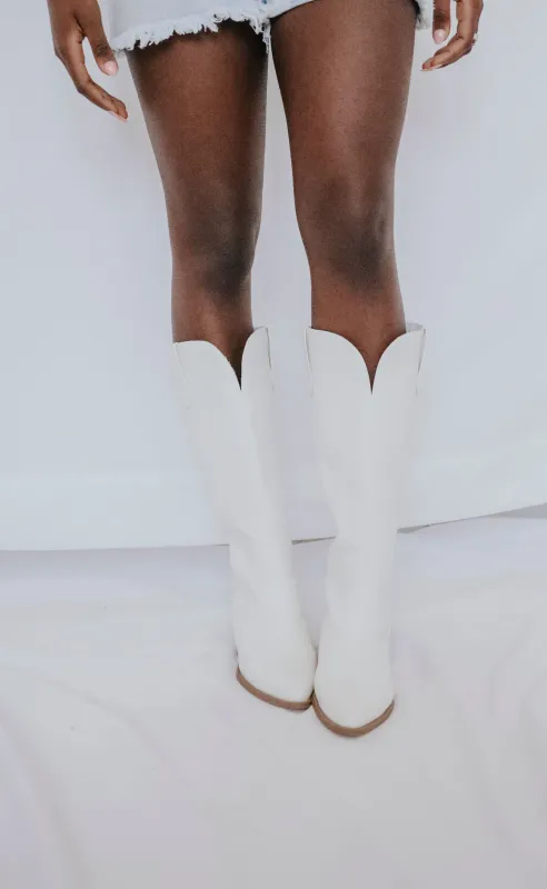 leave this town boot - white made by Soda