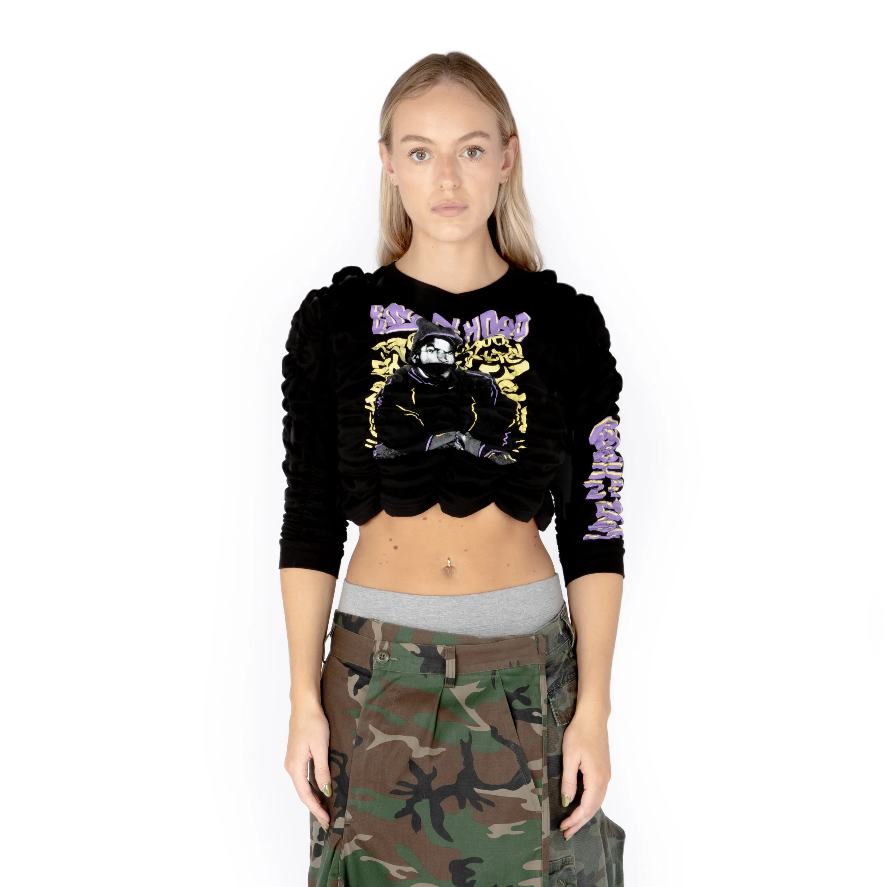 SCRUNCH TEE / black sold by KITTEN studio