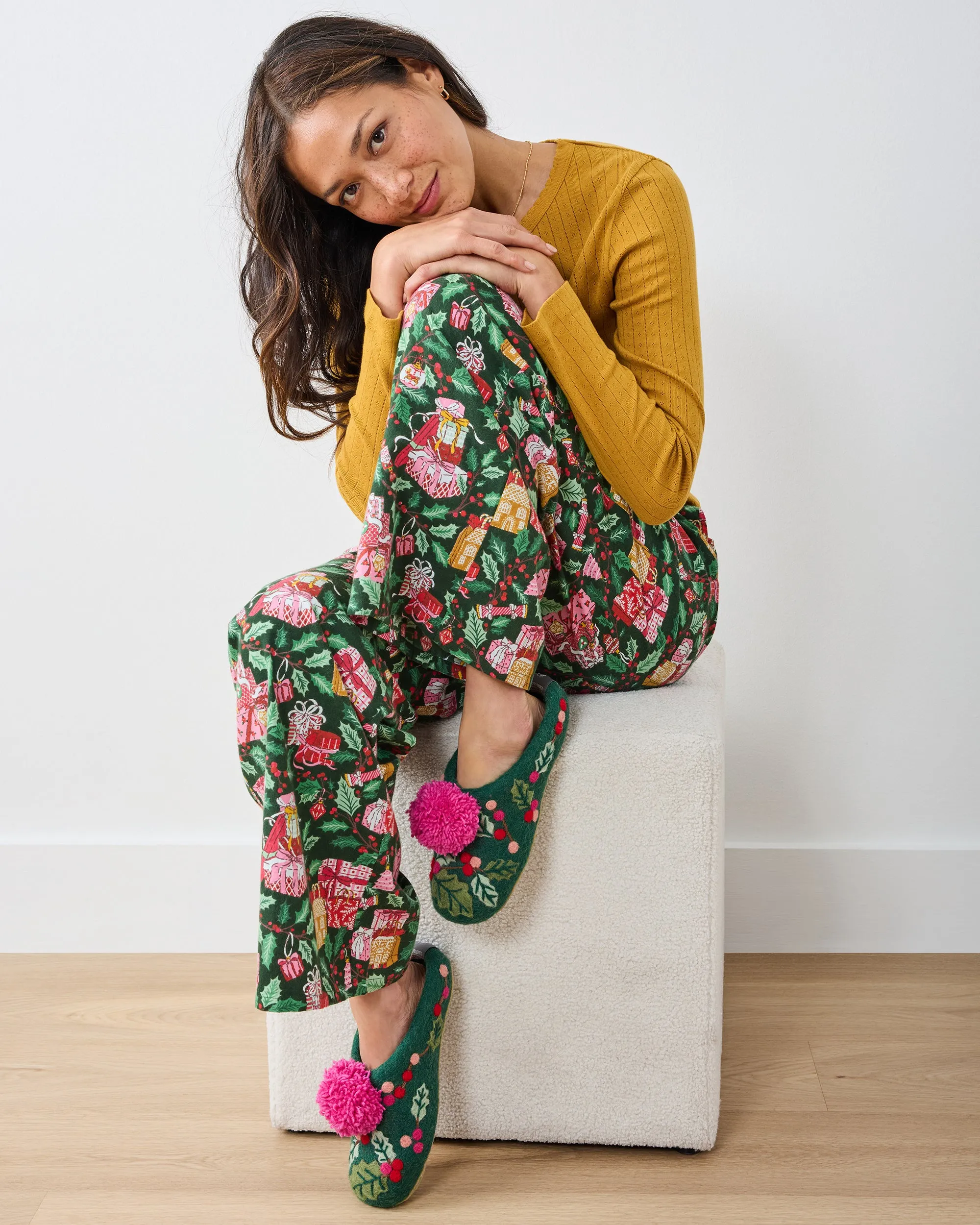 Holly Gifts - Lightweight Flannel Wide Leg PJ Pants - Garland sold by Printfresh product image thumbnail 4