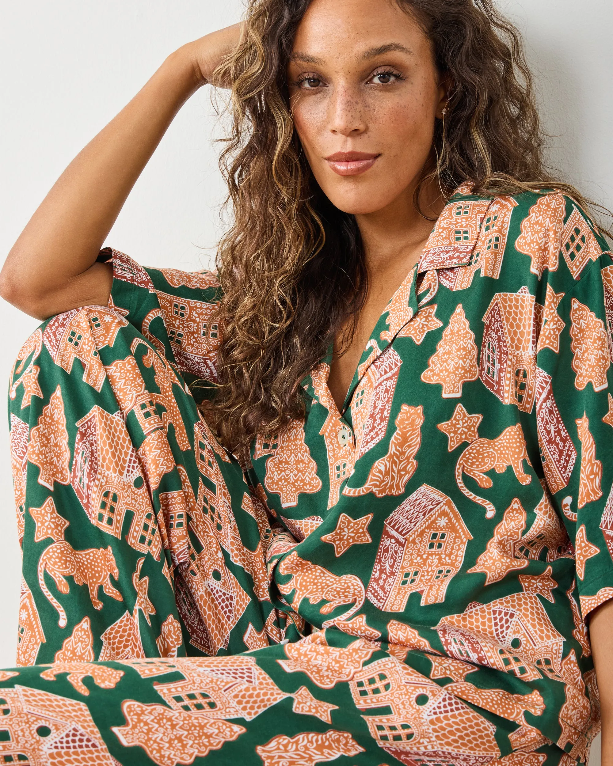 Gingerbread Party - Eco Satin Wildest Dreams Set - Hunter Green sold by Printfresh