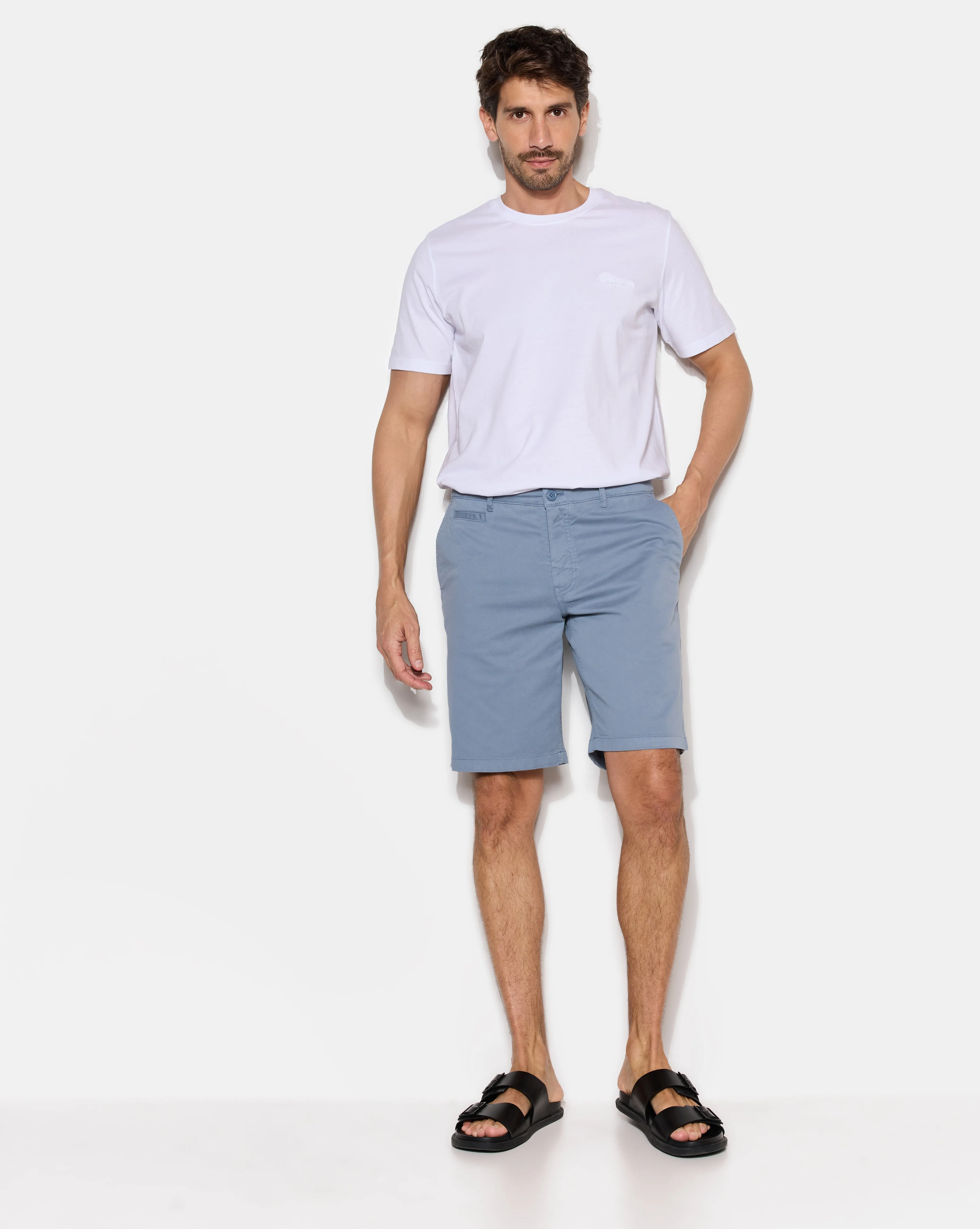 CHINO-SHORTS BLAU sold by Chevignon