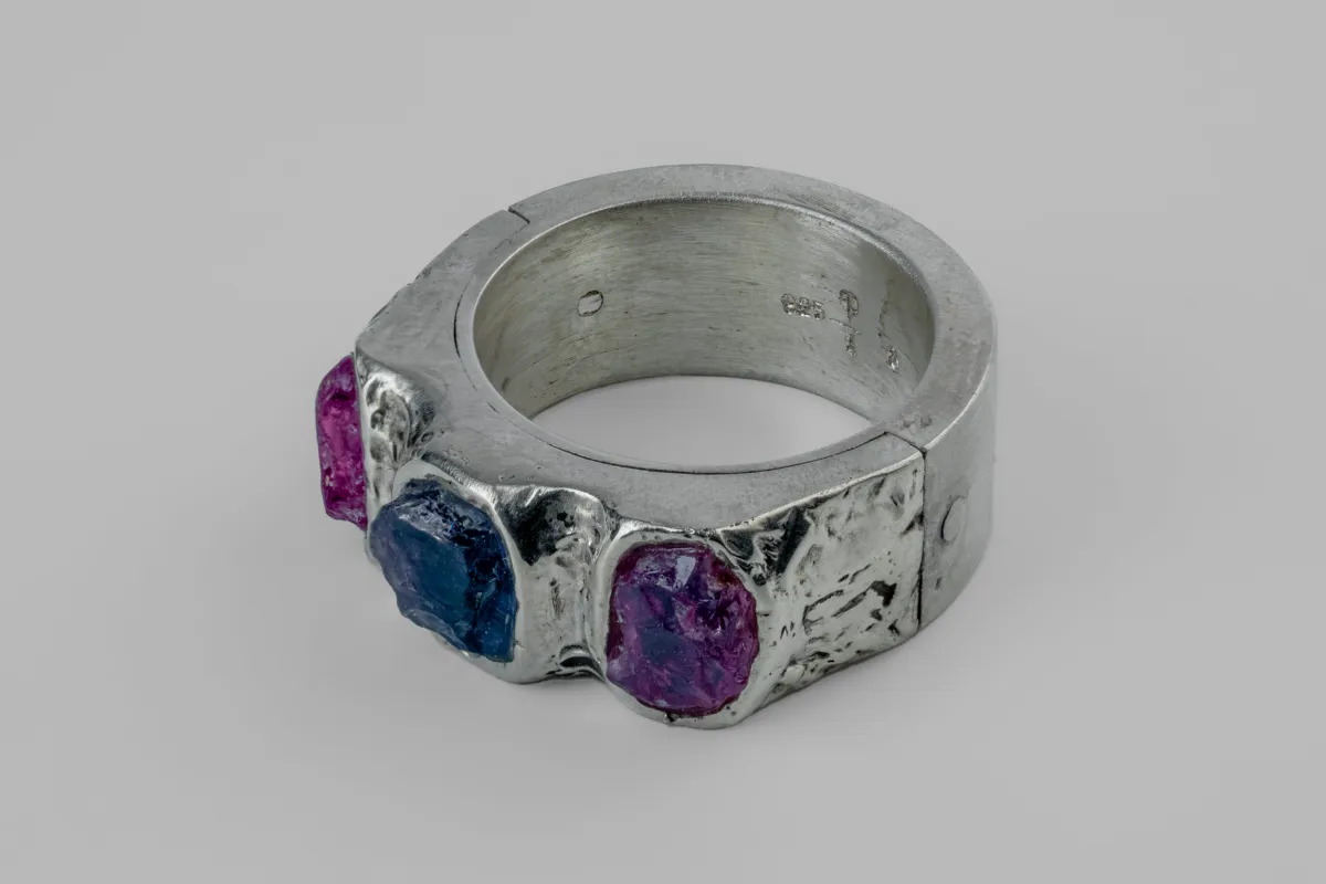 Sistema Ring (Fuse, Terrestrial Surfaced, 3 Winza Sapphires, 9mm, MA10KW+WIS) sold by Parts of Four