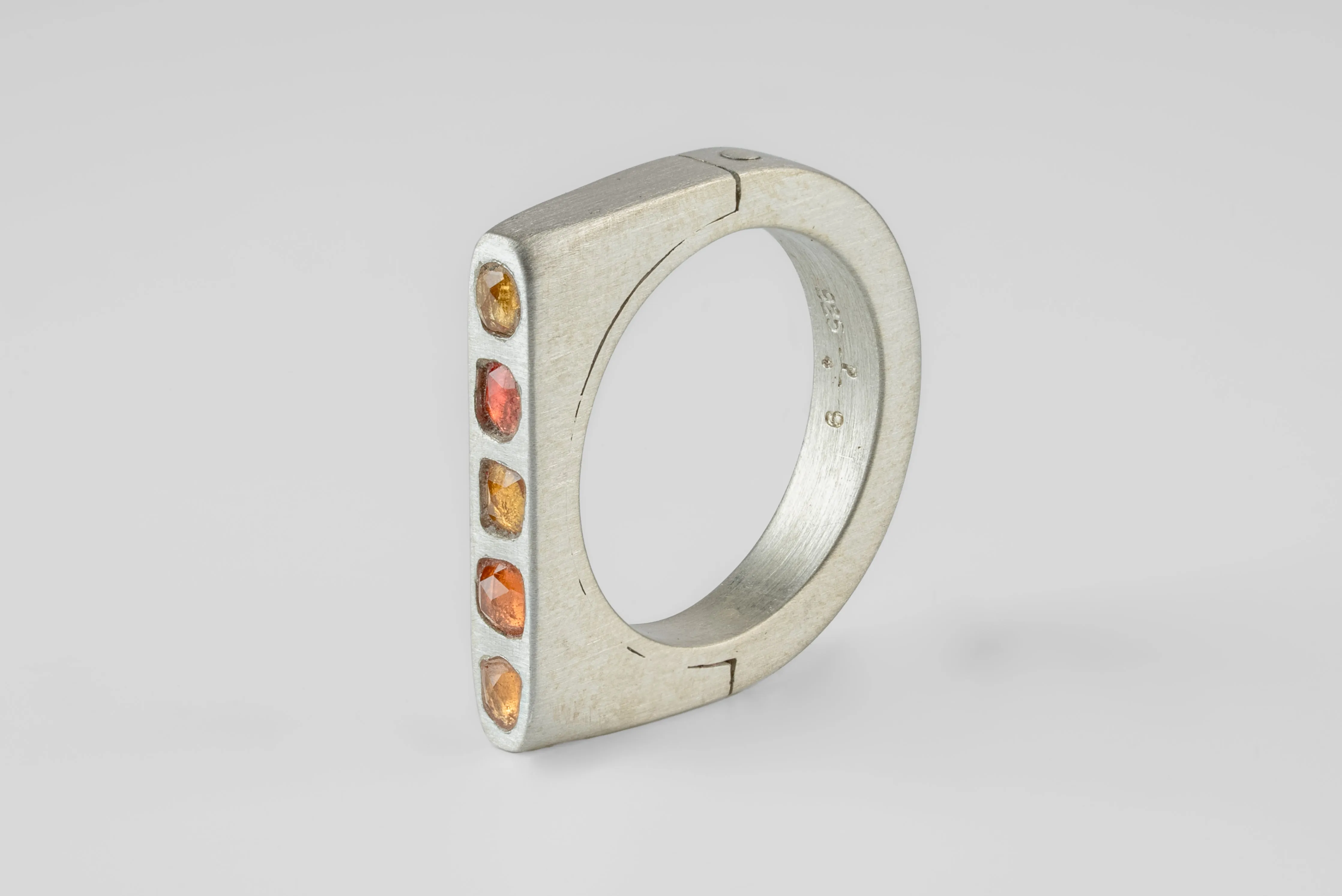 Sistema Ring (Mega Pavé, Orange Sapphire Faceted Slabs, Oval, 4mm, MA+OSAF) sold by Parts of Four product image thumbnail 2