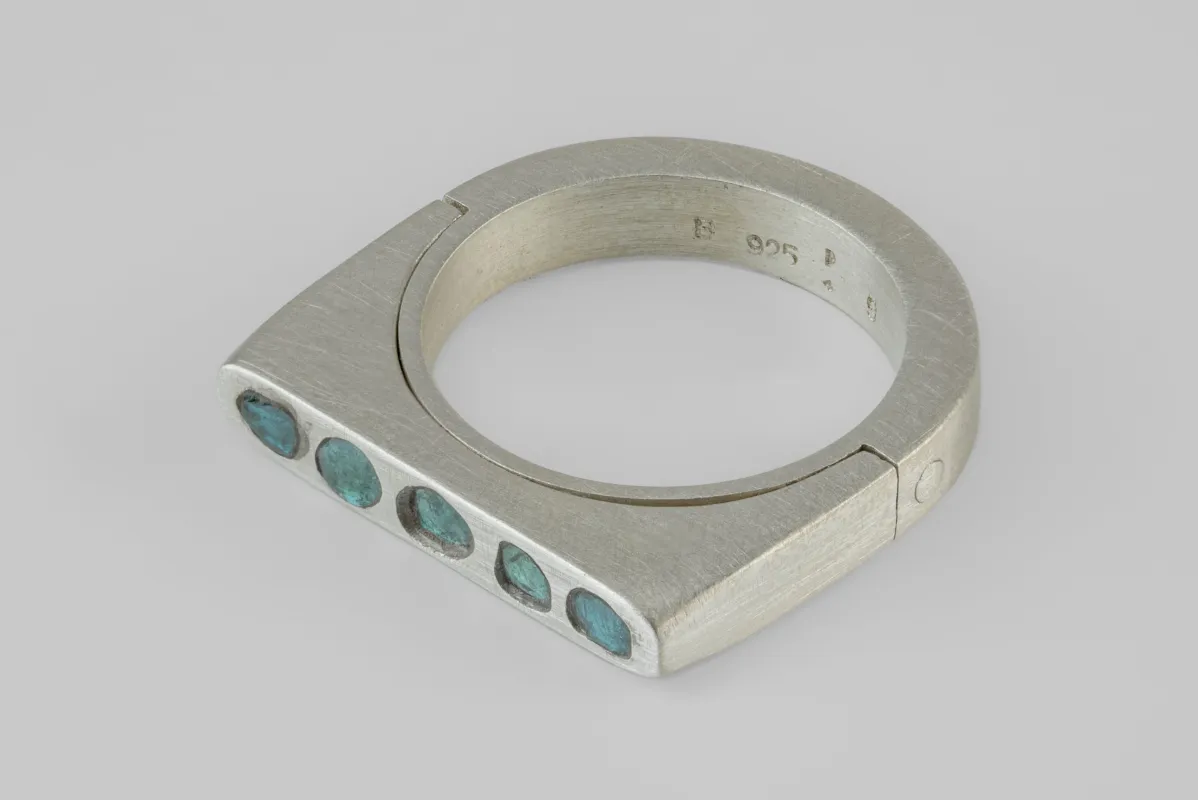 Sistema Ring (Mega Pavé, Blue Diamond Slabs, Oval, 4mm, MA+BDIA) sold by Parts of Four