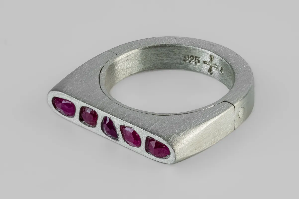 Sistema Ring (Mega Pavé, Ruby Slices, Oval, 4mm, MA+RUB) sold by Parts of Four