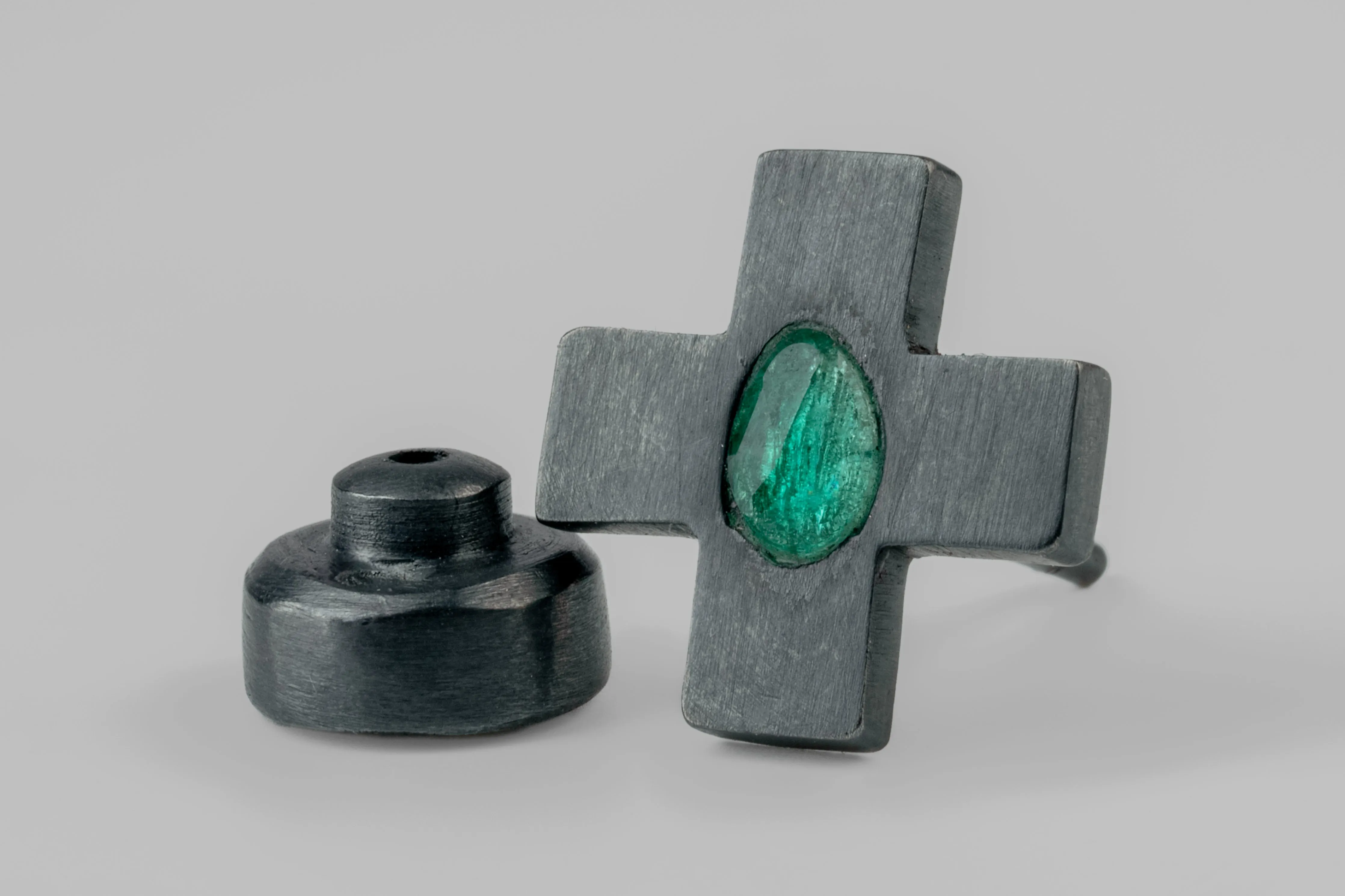 Plus Earring (0.2 CT, Emerald, 12mm, KA+EMER) sold by Parts of Four