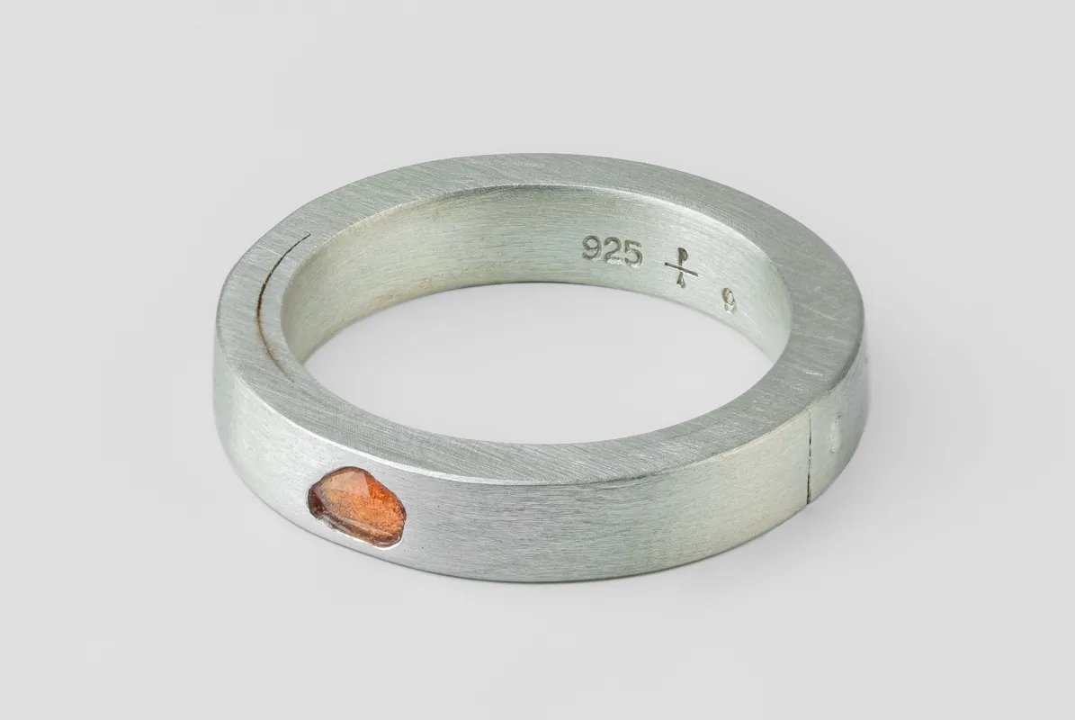 Sistema Ring (0.1 CT, Orange Sapphire Faceted Slab, 4mm, MA+OSAF) sold by Parts of Four