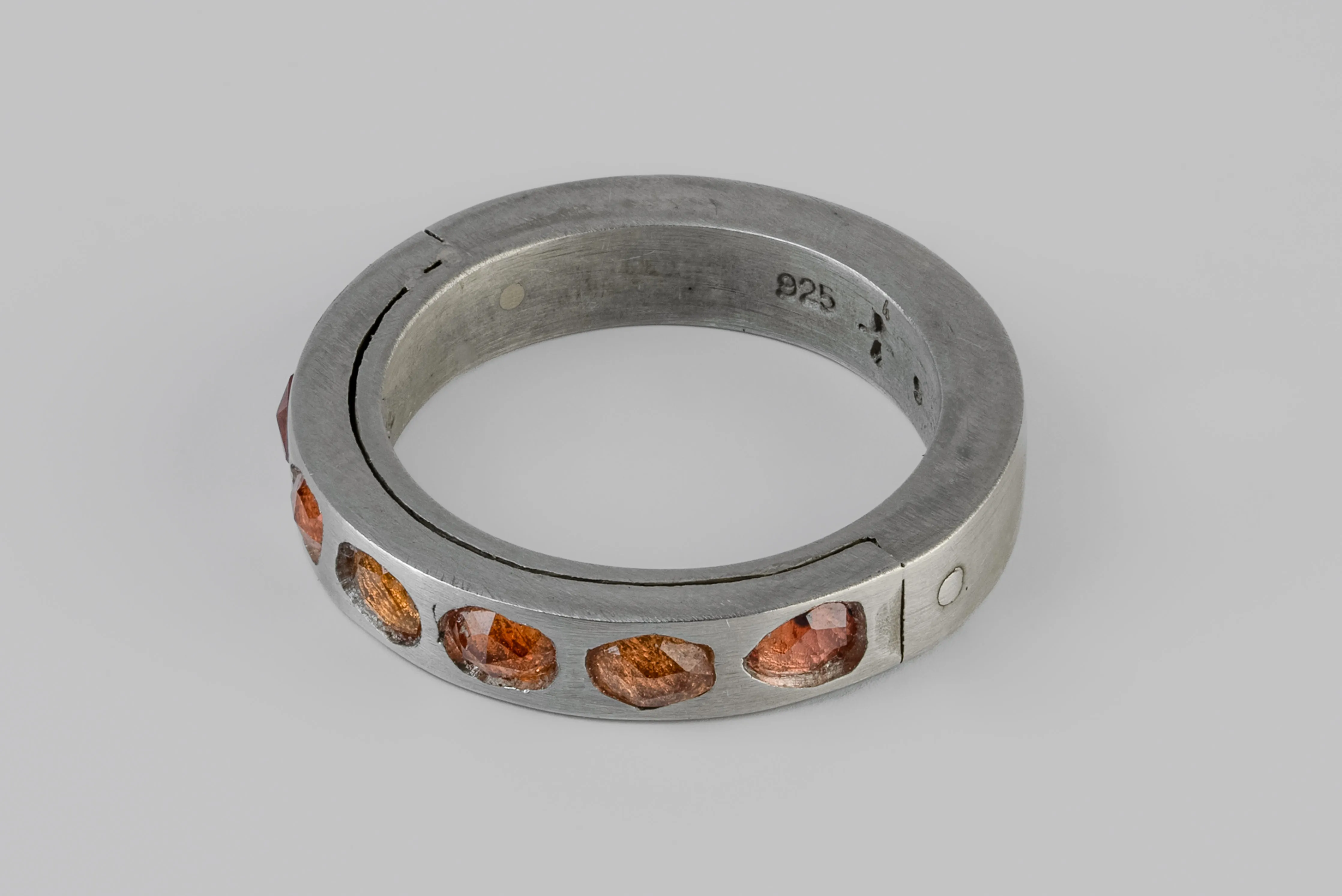 Sistema Ring (Mega Pavé, Orange Sapphire Faceted Slab, 4mm, DA+OSAF) sold by Parts of Four product image thumbnail 3