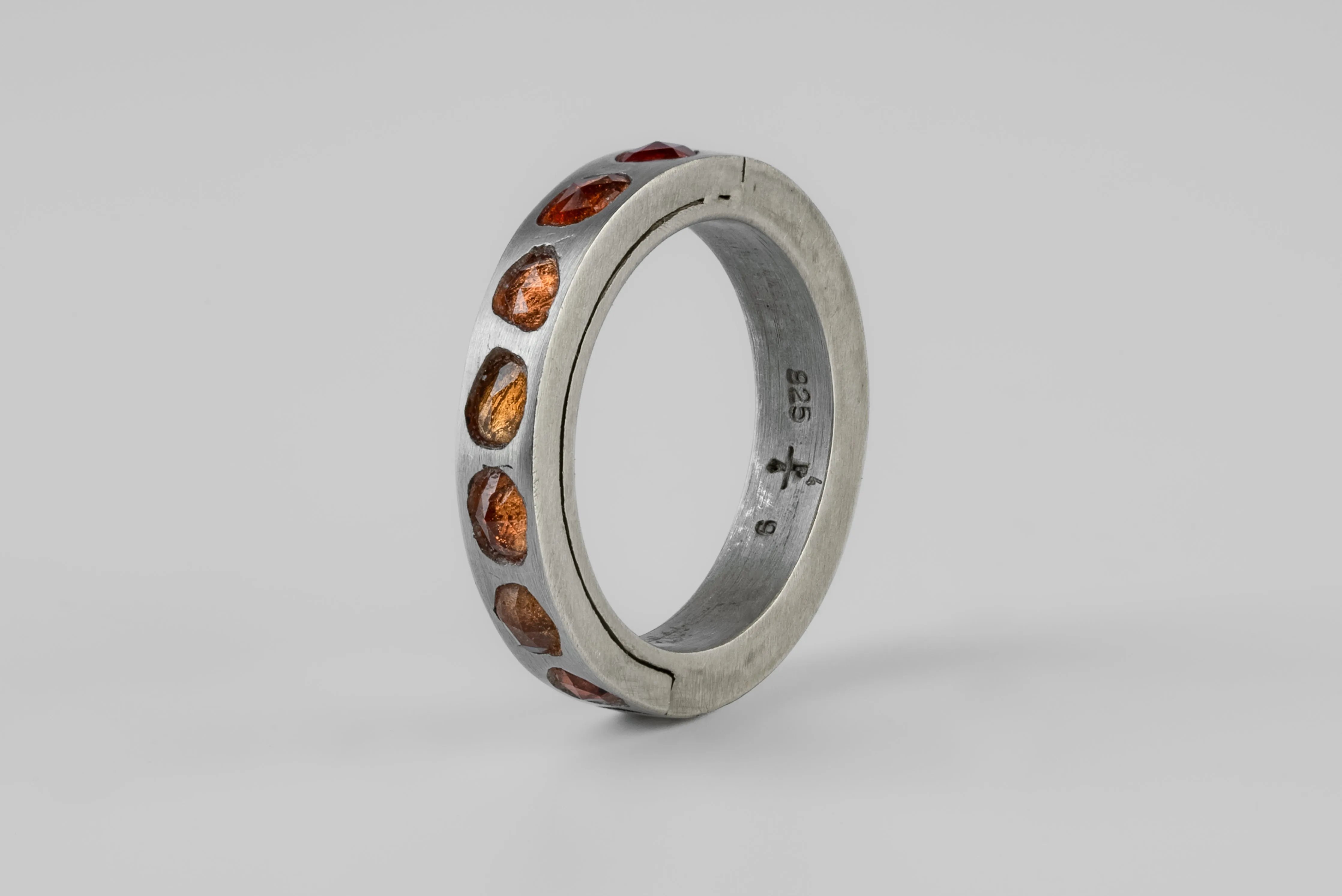 Sistema Ring (Mega Pavé, Orange Sapphire Faceted Slab, 4mm, DA+OSAF) sold by Parts of Four product image thumbnail 2