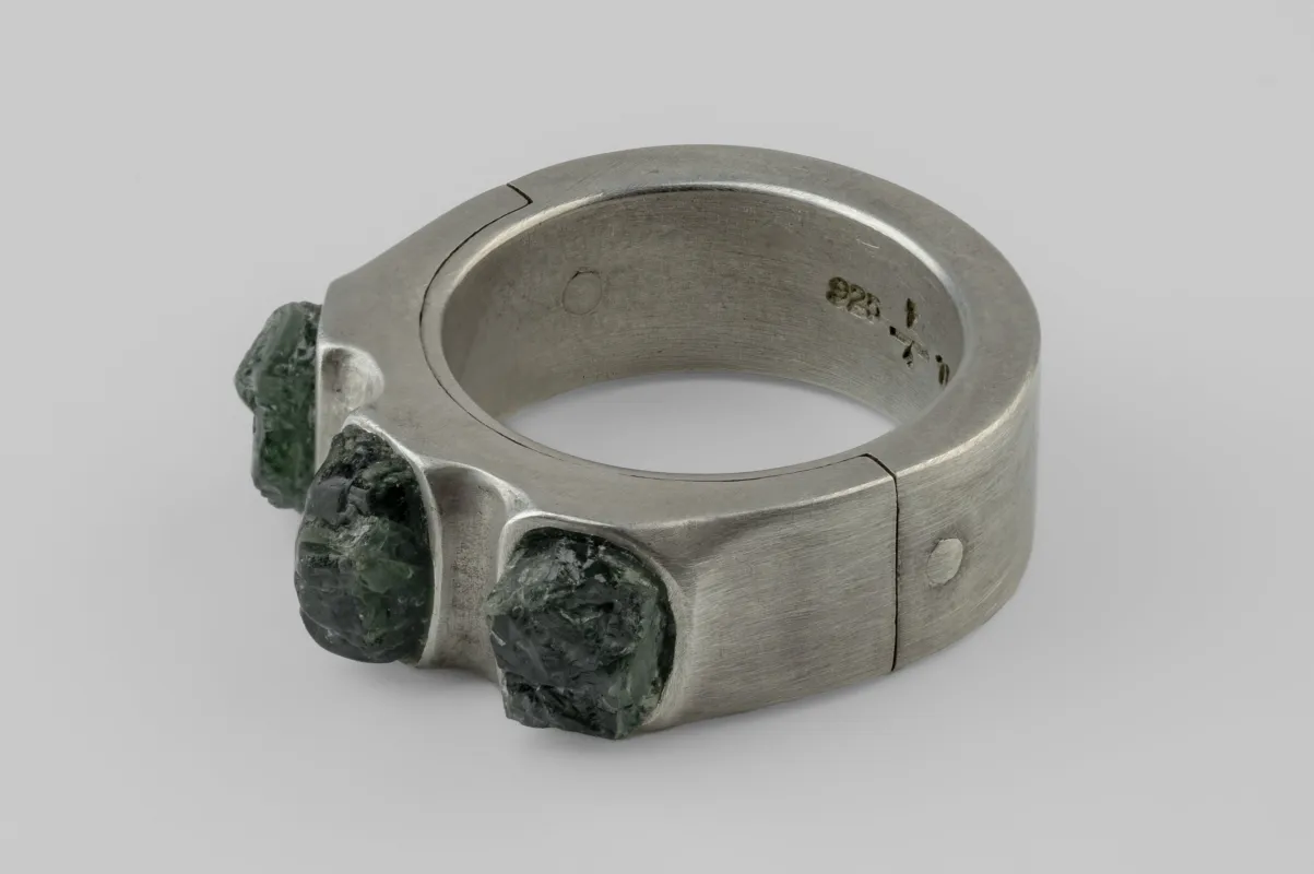 Sistema Ring (Terrestrial Surfaced, 3 Rough Green Sapphires, 9mm, DA+SAP) sold by Parts of Four