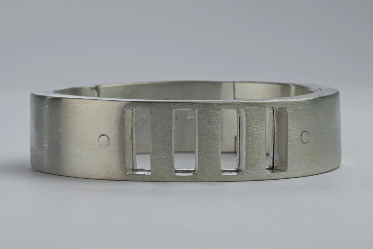 Sistema Bracelet v2 (4-Bar Punchout, 17mm, MA) sold by Parts of Four