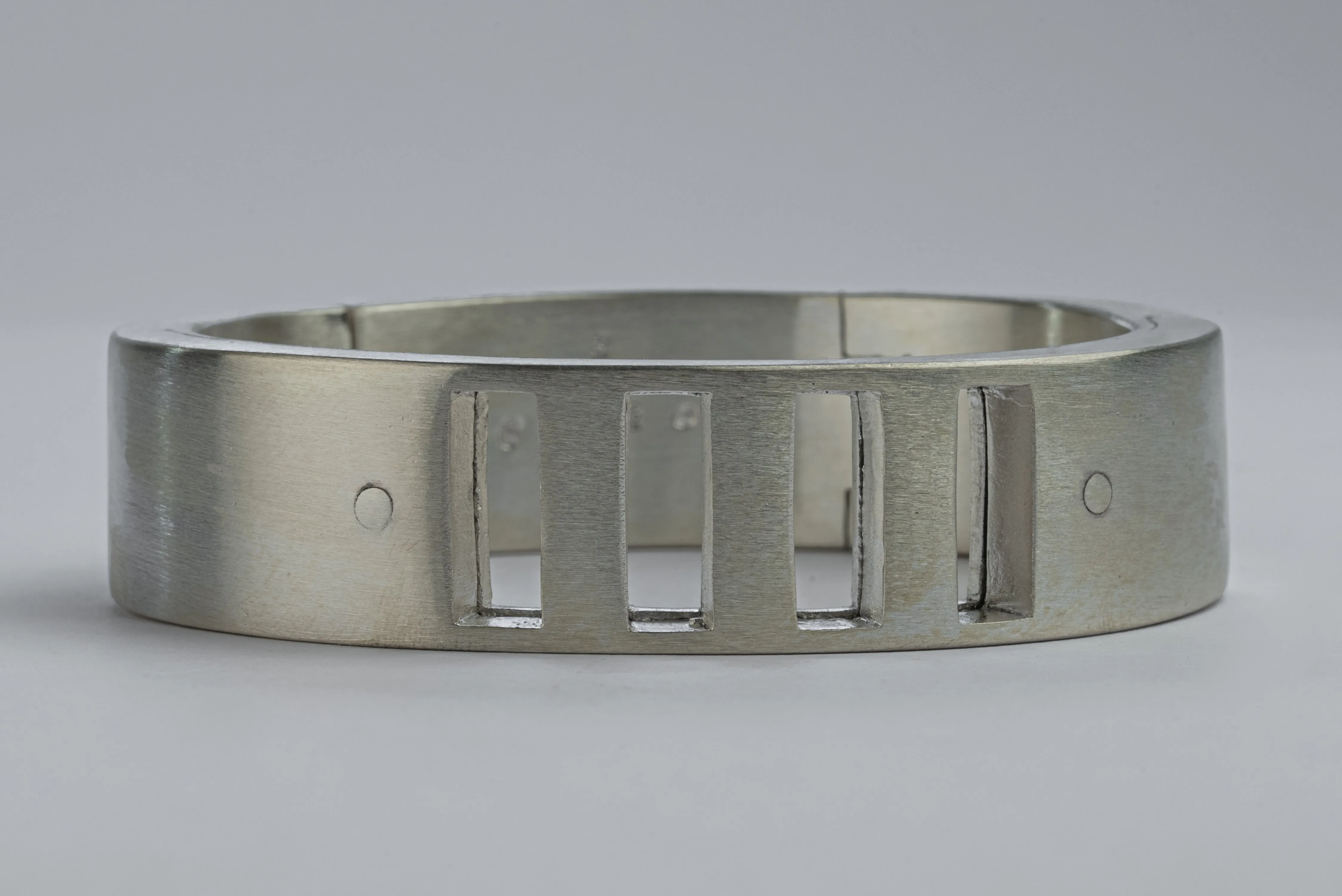 Sistema Bracelet v2 (4-Bar Punchout, 17mm, MA) sold by Parts of Four