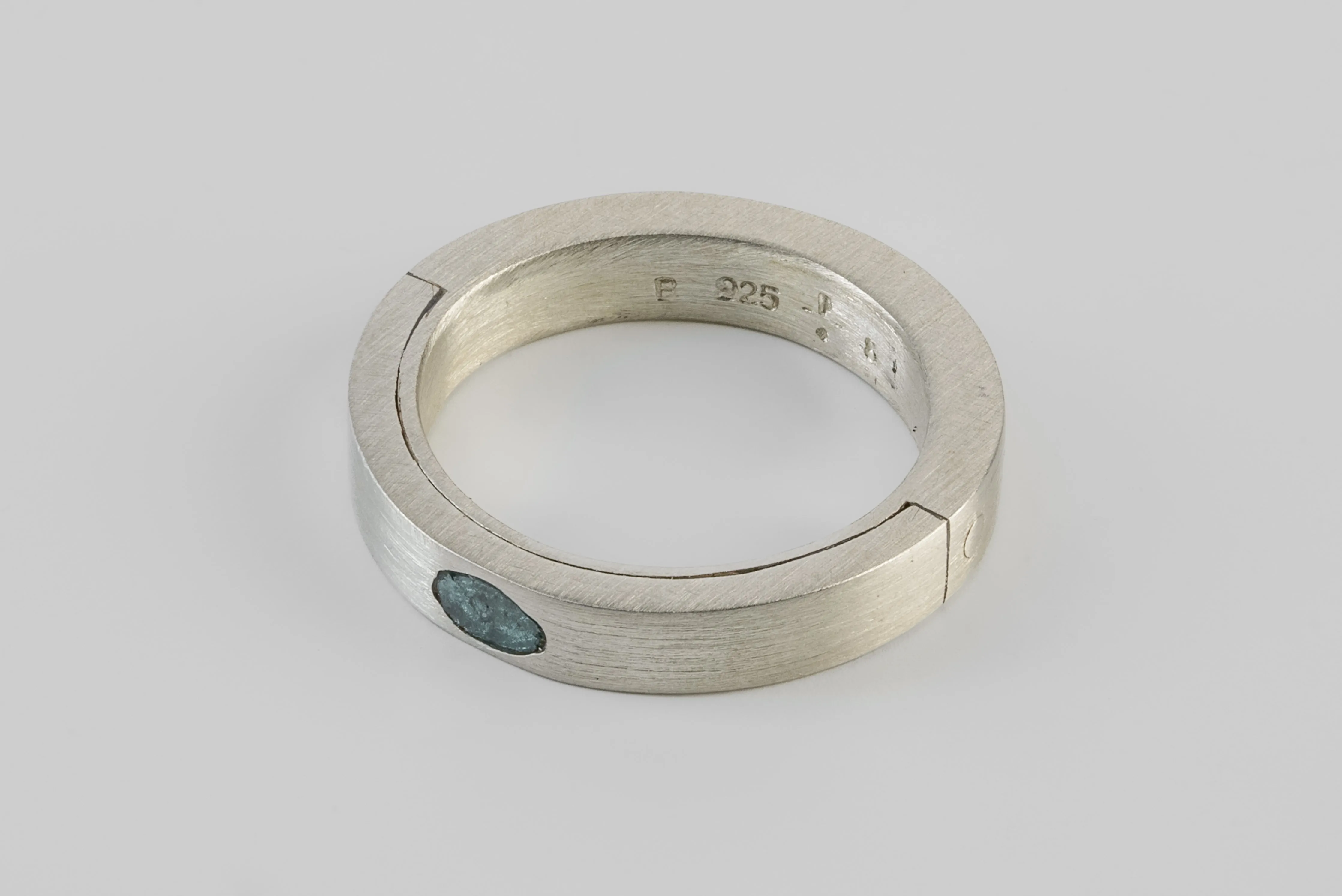 Sistema Ring (0.1 CT, Blue Diamond Slab, 4mm, MA+BDIA) sold by Parts of Four product image thumbnail 3