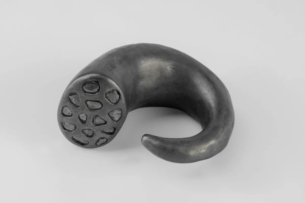 Giant Horn Ring (Hoof Set, Mega Pavé, KA+DIA) sold by Parts of Four