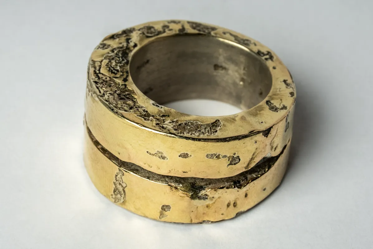 Crevice Ring v2 (Full Fuse, Narrow, DA18K) sold by Parts of Four