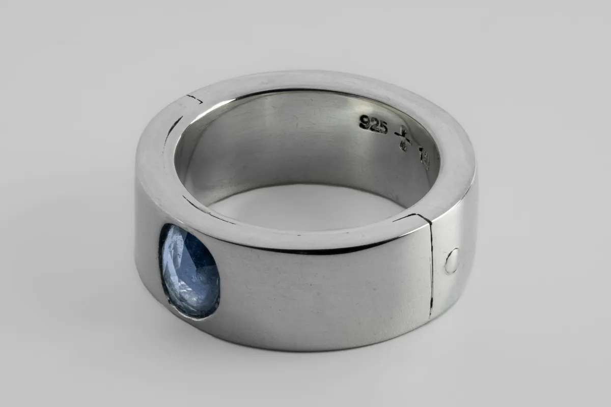 Sistema Ring (1.2 CT, Blue Sapphire Faceted Slab, 9mm, PA+BSAF) sold by Parts of Four