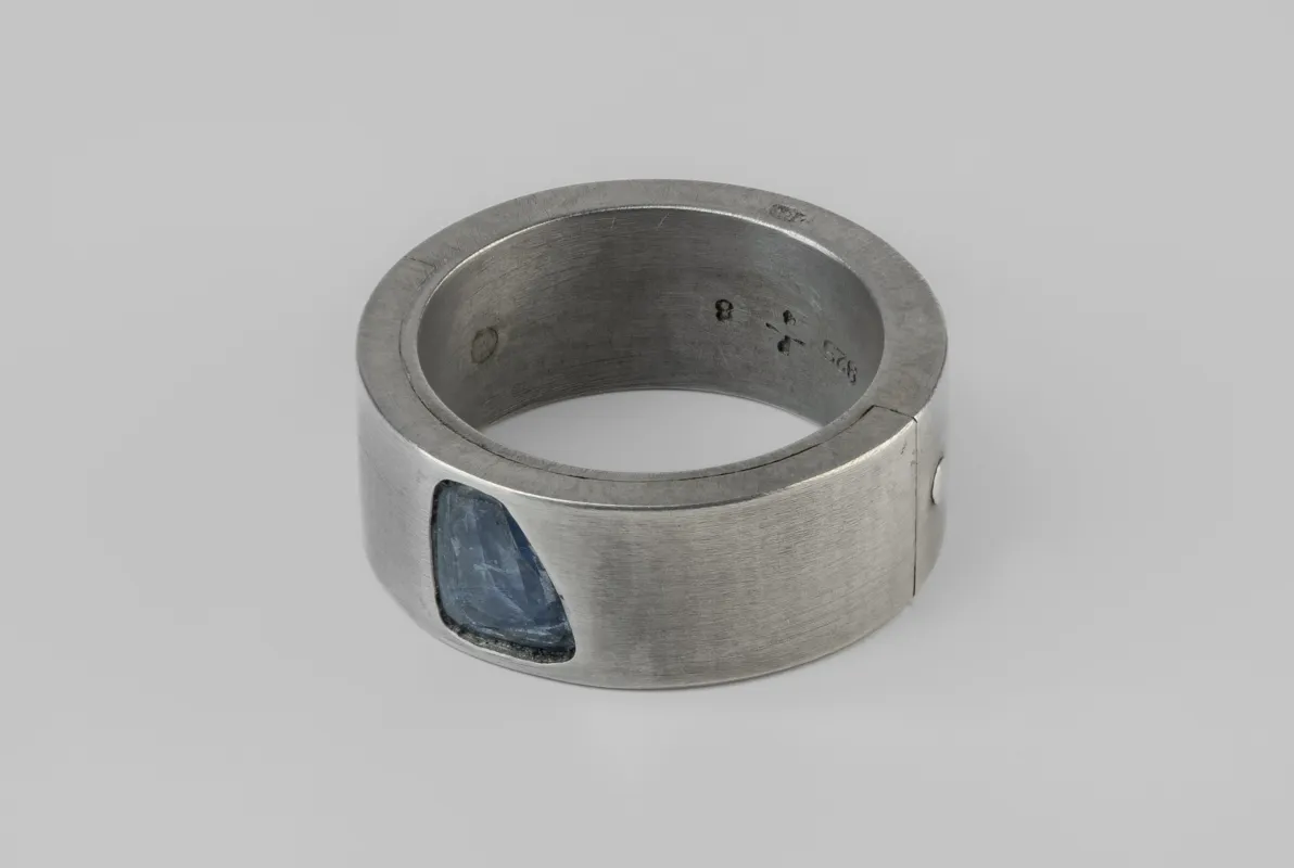 Sistema Ring (0.8 CT, Blue Sapphire Faceted Slab, 9mm, DA+BSAF) sold by Parts of Four