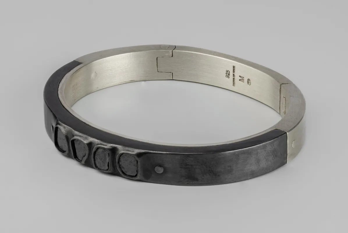 Sistema Bracelet v2 (Terrestrial Surfaced, 0.4 CT, 4 Polished Black Diamond Slabs, 9mm, MA+KA+PBLKDIA) sold by Parts of Four