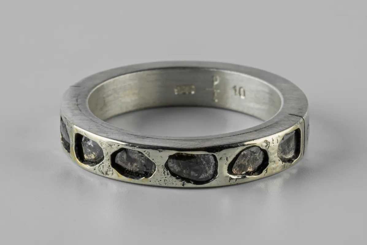 Sistema Ring (Fuse, Mega Pavé, 4mm, MA18K+DIA) sold by Parts of Four
