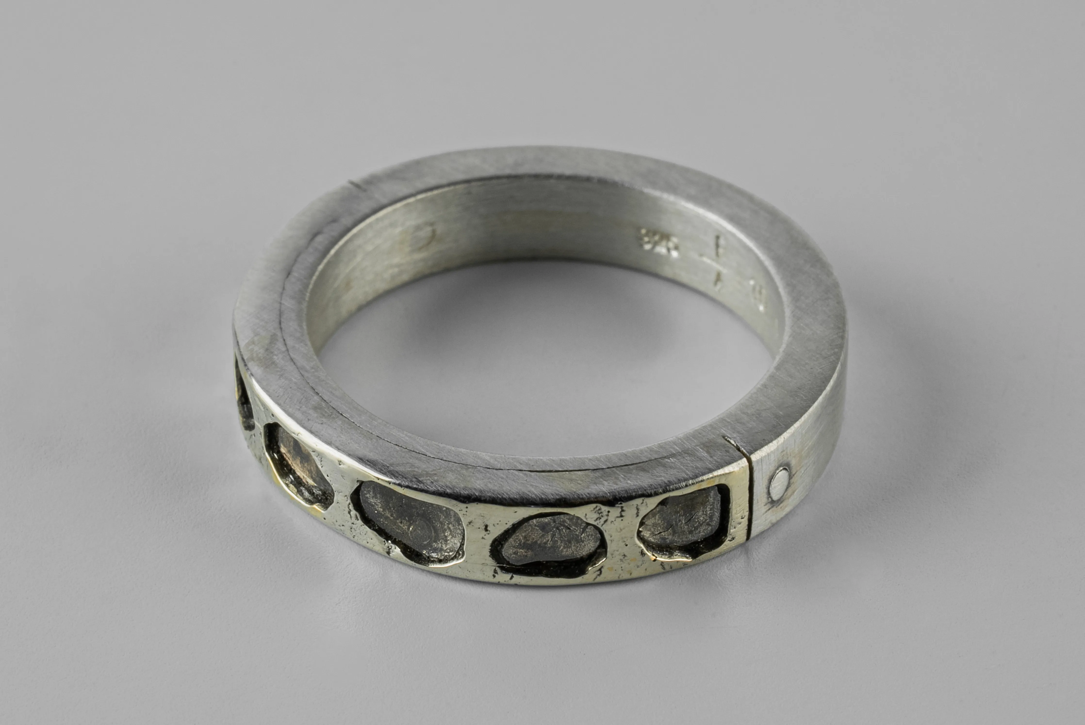 Sistema Ring (Fuse, Mega Pavé, 4mm, MA18K+DIA) sold by Parts of Four product image thumbnail 3