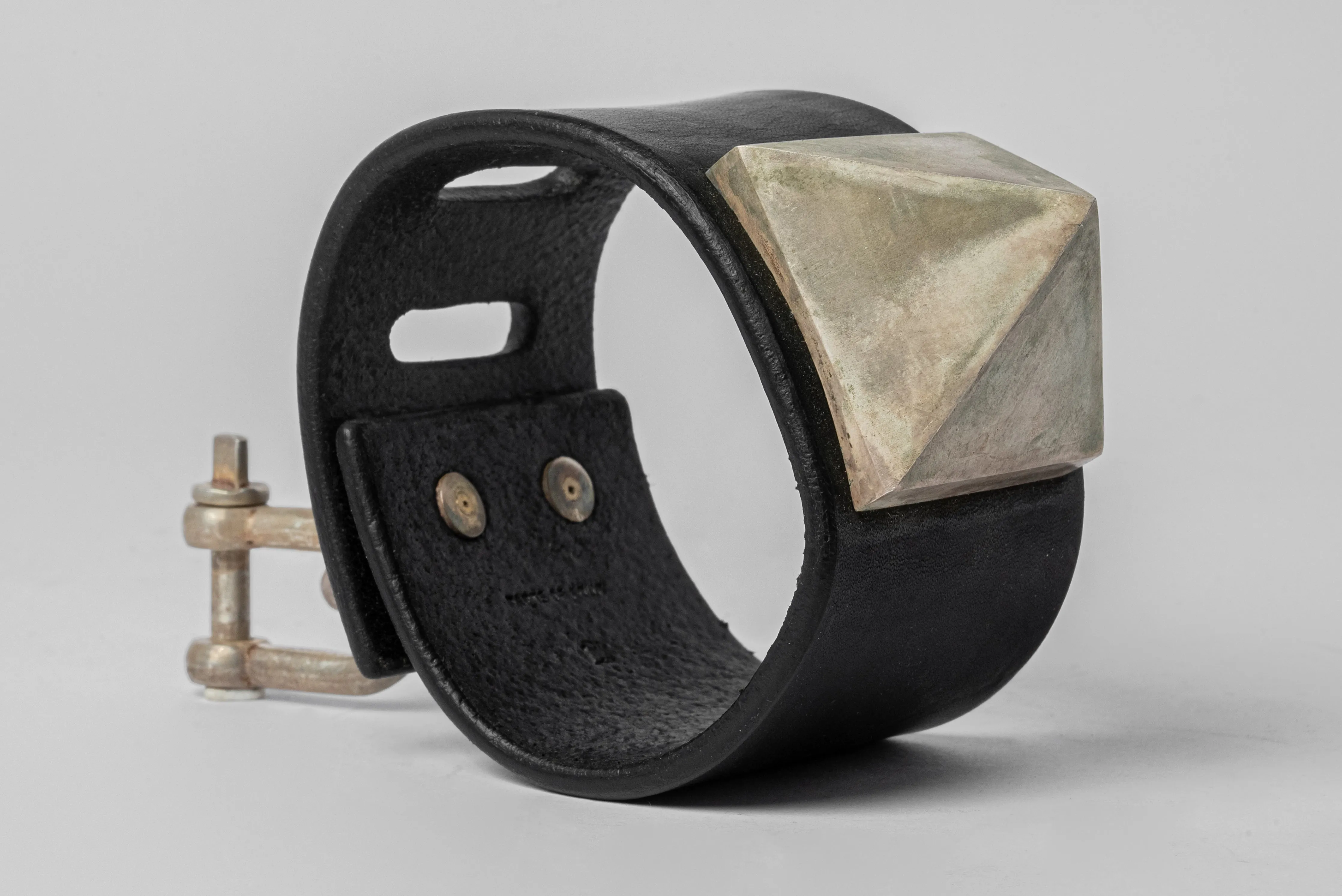 Restraint Charm Bracelet (Mega Pyramid Var., 50mm, BLK+UAS) sold by Parts of Four product image thumbnail 2