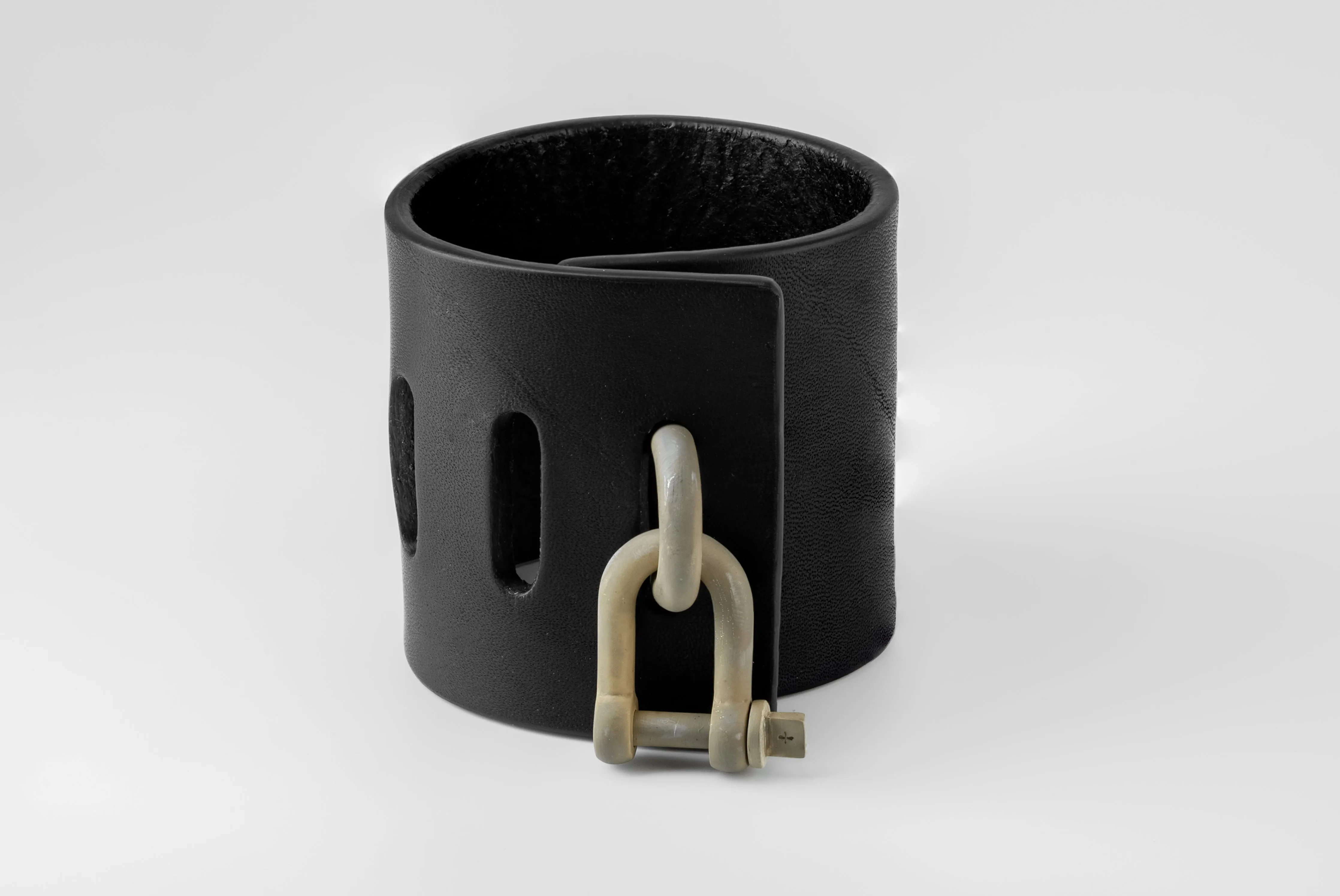 Restraint Charm Bracelet (70mm, BLK+UAS) sold by Parts of Four