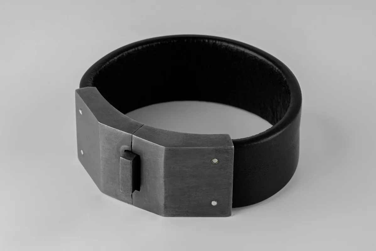 Box Lock Bracelet (Facet, Narrow, BLK+KAS) sold by Parts of Four