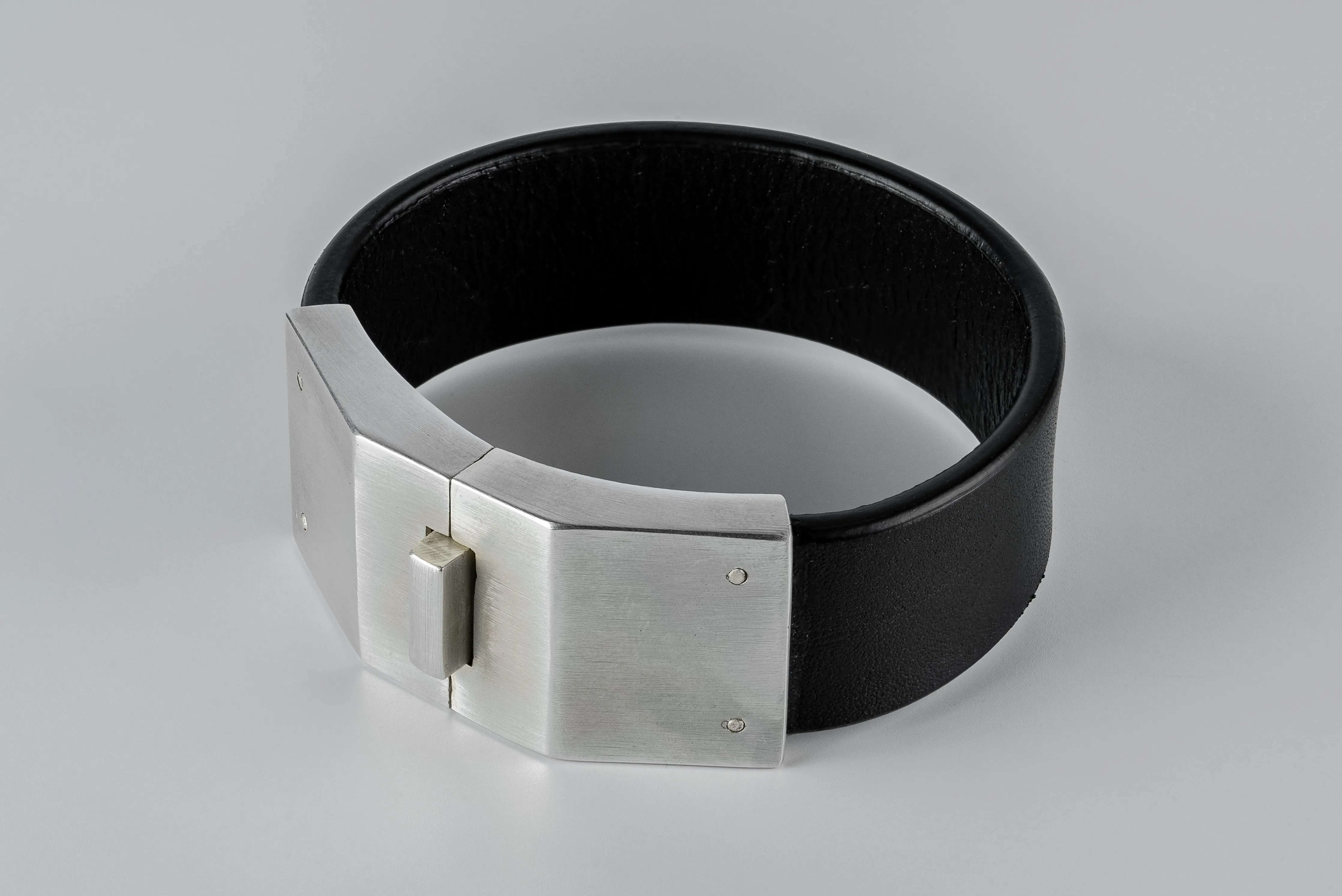 Box Lock Bracelet (Facet, Narrow, BLK+AS) sold by Parts of Four
