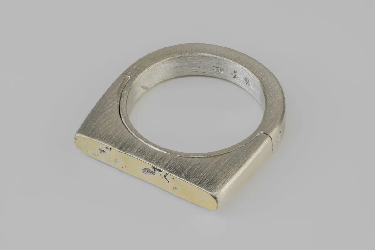 Sistema Ring (Fuse, Oval, 4mm, MA18K) sold by Parts of Four