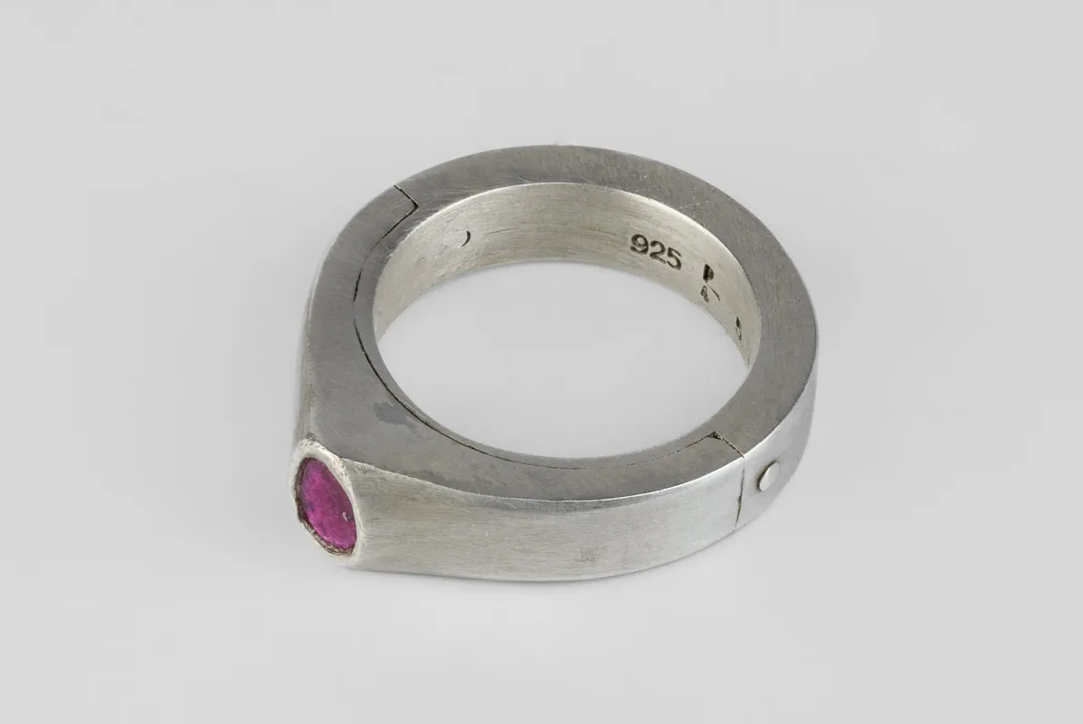 Sistema Ring (Terrestrial Surfaced, Expanded, 0.1 CT, Ruby Slice, 4mm, DA+RUB) sold by Parts of Four
