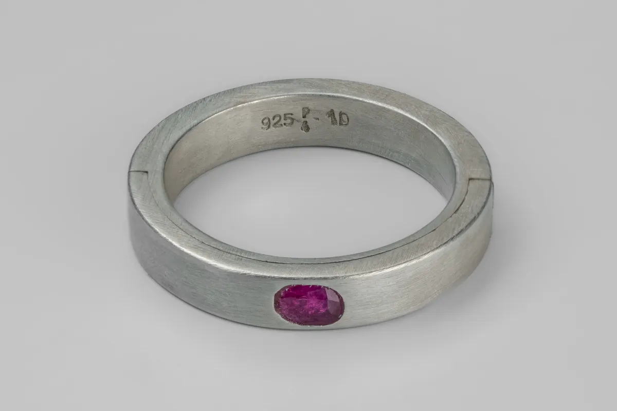 Sistema Ring (0.1 CT, Ruby Slice, 4mm, DA+RUB) sold by Parts of Four