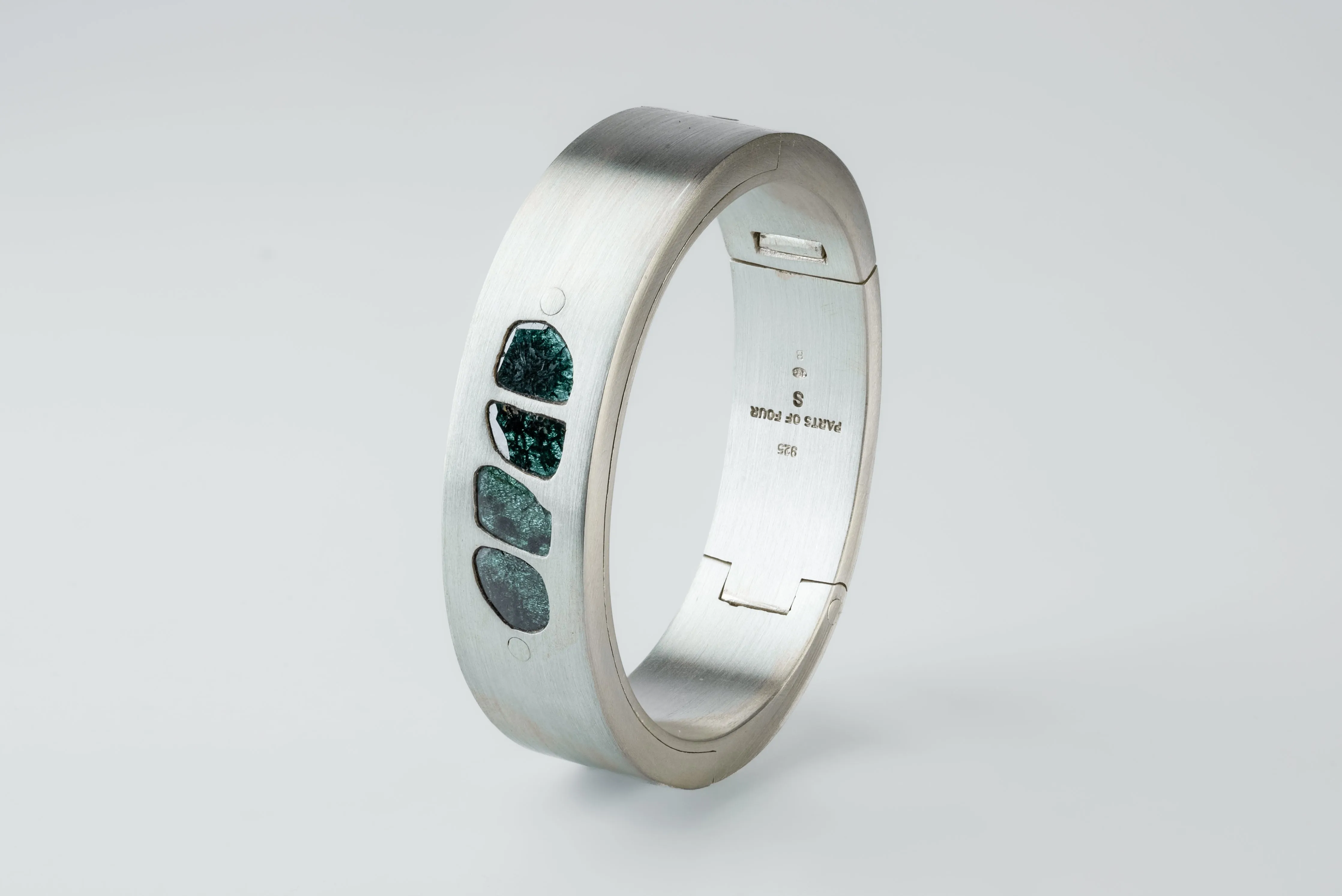 Sistema Bracelet v2 (4 Diamond Slabs, 1.15 CT Blue Diamond Slabs, 17mm, MA+BDIA) sold by Parts of Four product image thumbnail 3