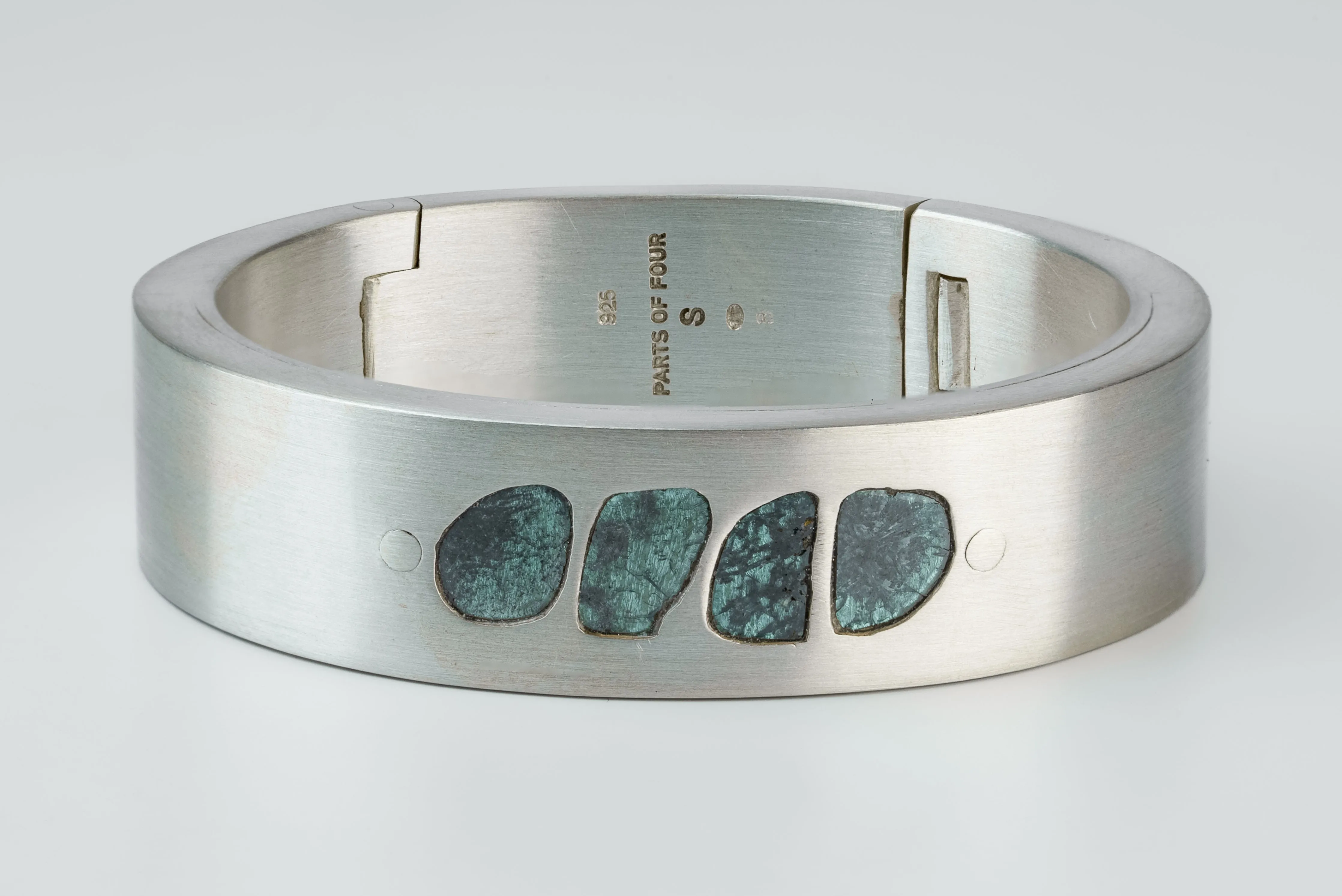 Sistema Bracelet v2 (4 Diamond Slabs, 1.15 CT Blue Diamond Slabs, 17mm, MA+BDIA) sold by Parts of Four