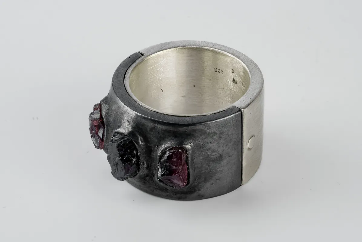 Sistema Ring (Terrestrial Surfaced, 3 Winza Sapphires, 17mm, MA+KA+WIS) sold by Parts of Four